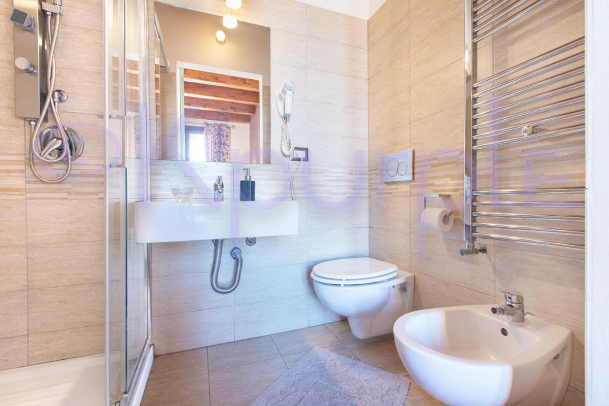 Le Api Hotell Cagliari Exteriör bild