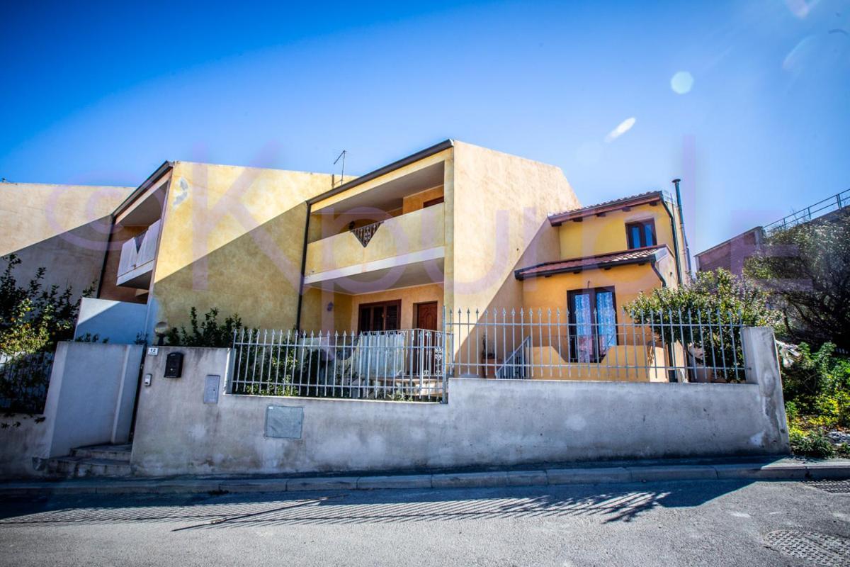 Le Api Hotell Cagliari Exteriör bild